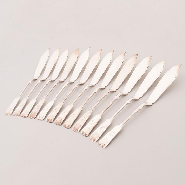 A set of 24 silver plate fish knives and forks with seashell decoration, Kultakeskus Oy, Finland 20th Century.
