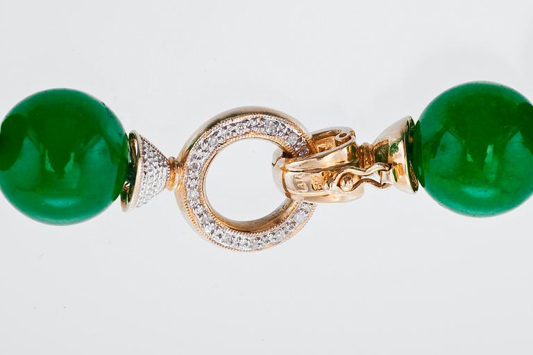 A JADEITE COLLIER.