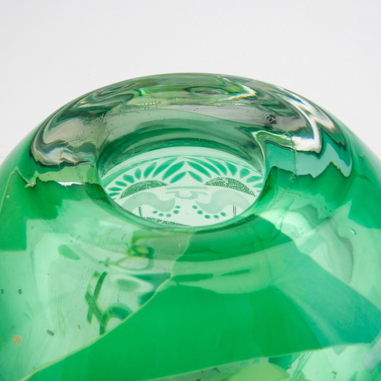 Hanne Dreutler & Arthur Zirnsack signed and dated glass vase 1990.
