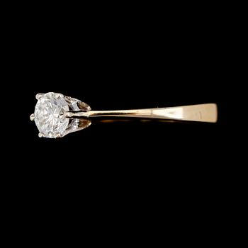 RING, 14K guld, briljantslipad diamant ca 0.58 ct.