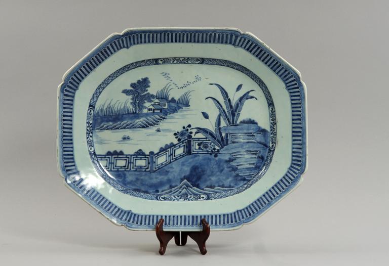 STEKFAT, porslin, Kina Qianlong 1700-tal.