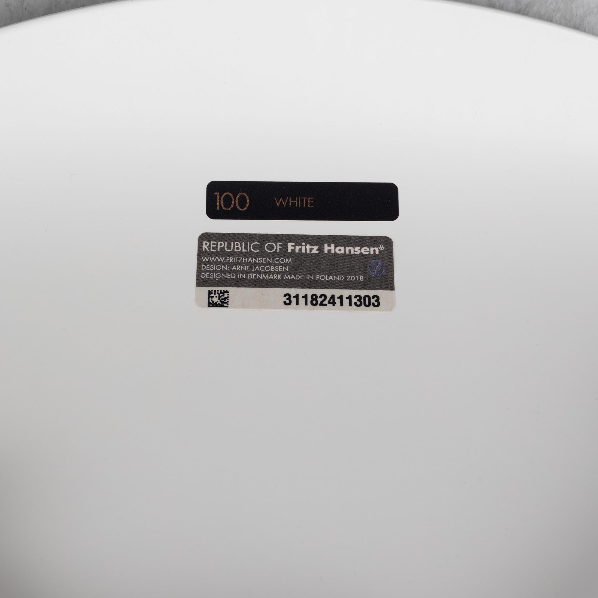 Arne Jacobsen, six chairs, "The Seven", Fritz Hansen, 2018.