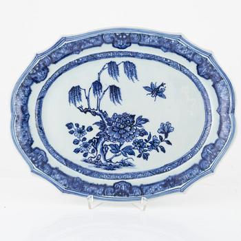 Stekfat, ett par, porslin, Kina, Qianlong (1736-95).