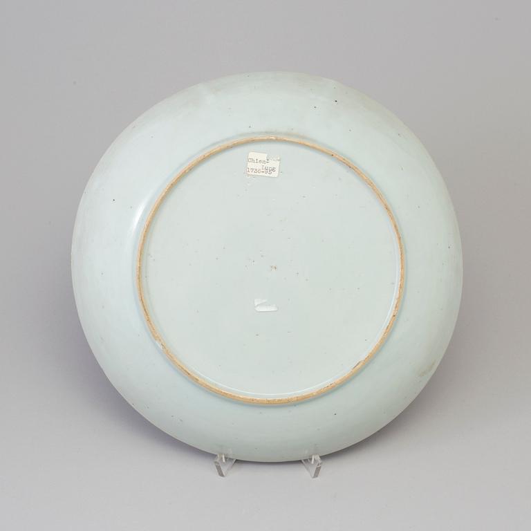 A blue and white export porcelain dish, Qing dynasty, Qianlong (1736-95).