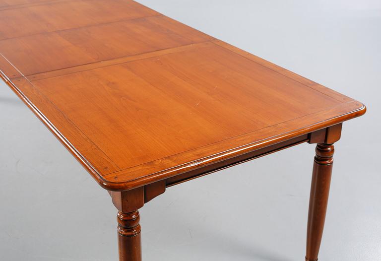 A dining set with seven pieces, designed Louis Philippe, Selva, from late 20th century.