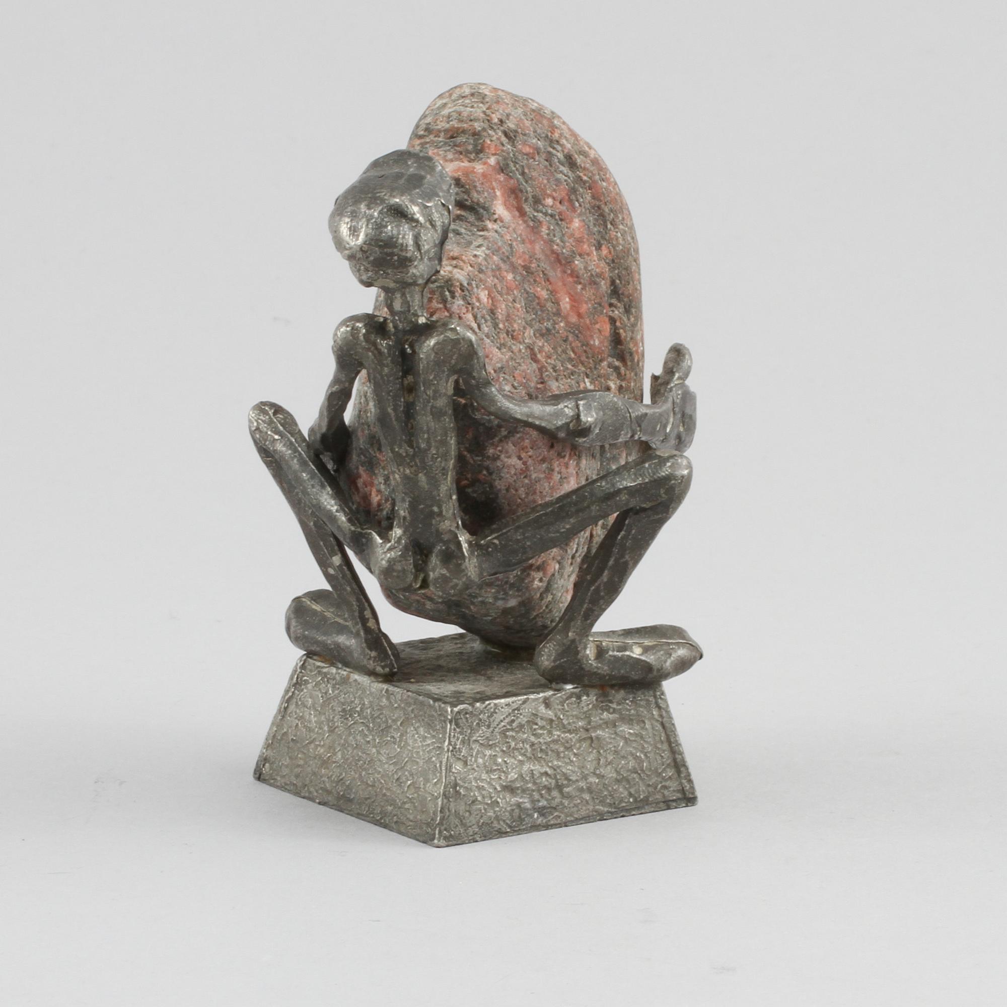 SKULPTUR, tenn och sten, "Lyftet", Henry Gustafsson, Vimmerby Tenn, signerad.