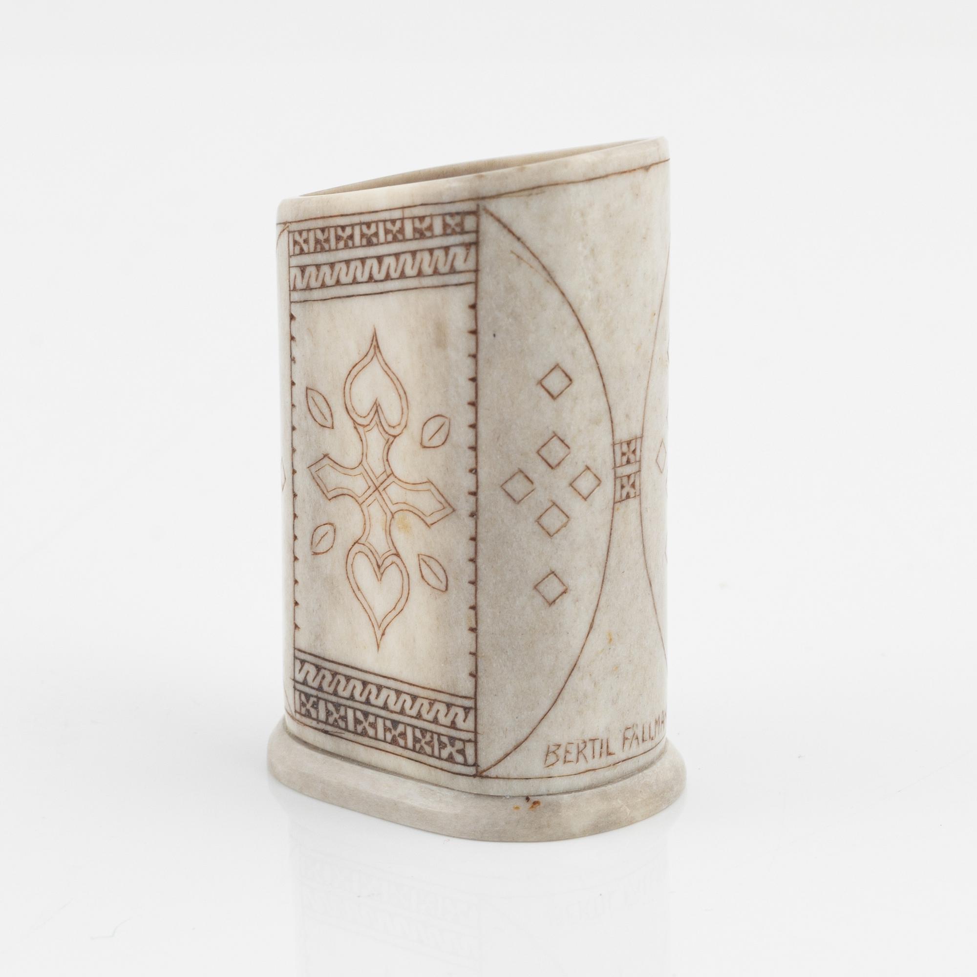 A reindeer horn container by Bertil Fällman, signed.