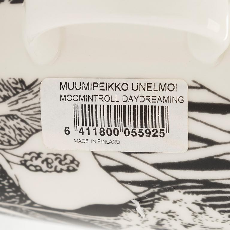 Muminmugg, "Mumintrollet dagdrömmer", porslin, Moomin Characters, Arabia 2005.