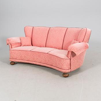 A mid 1900s three pcs sofa group.
