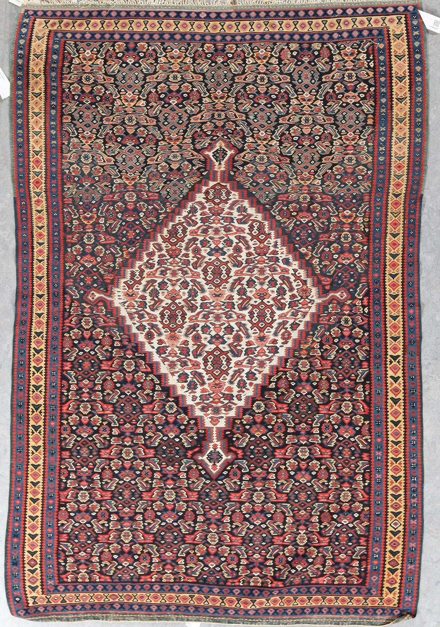 MATTA, semiantik Senneh kelim, ca 192x126 cm.