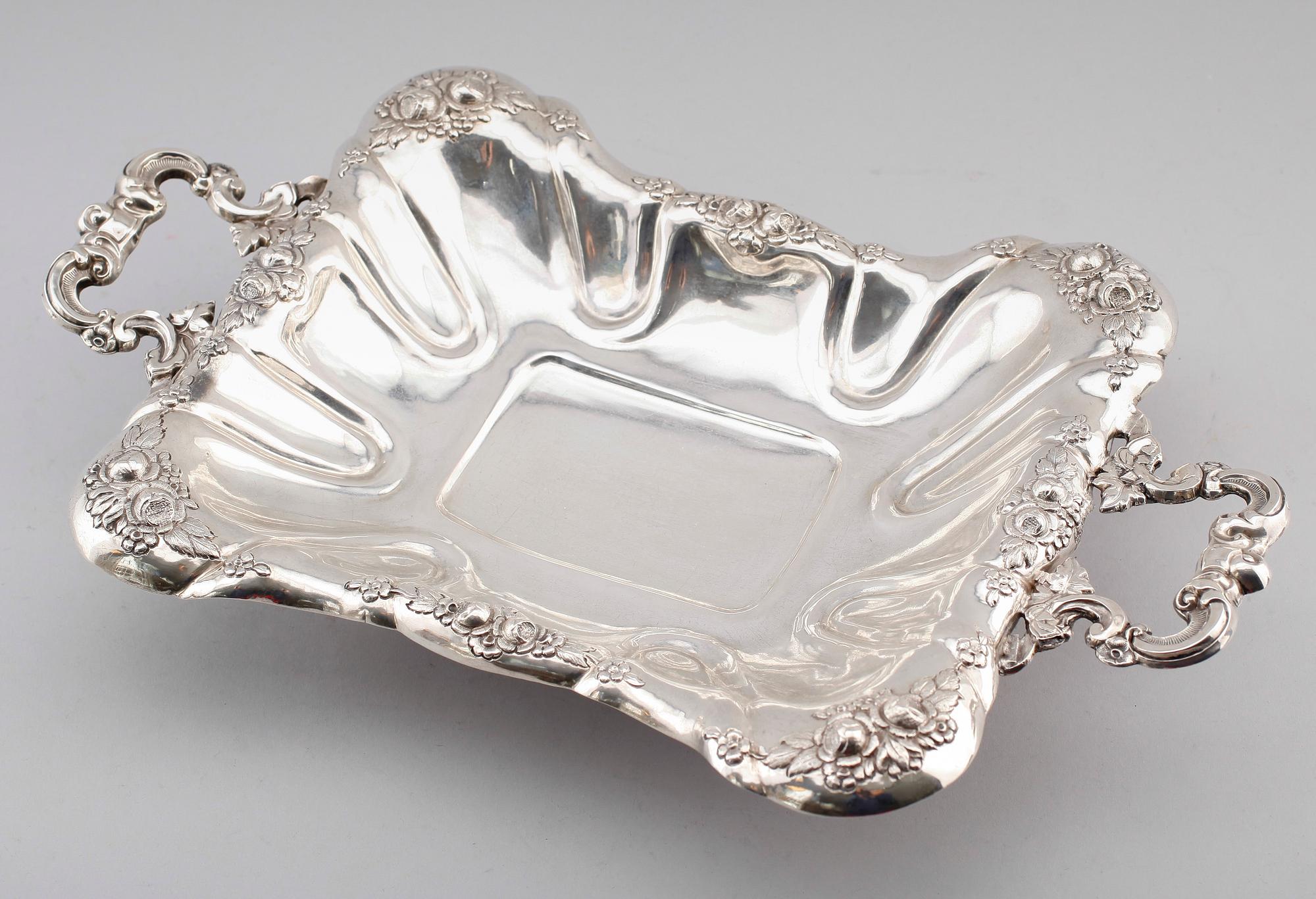 SKÅLFAT, silver, Wien 1856. Vikt ca 571 gram.