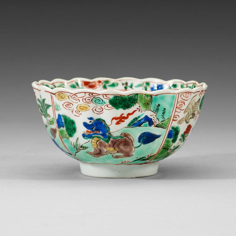 SKÅL, porslin. Qingdynastin, Kangxi (1662-1722).