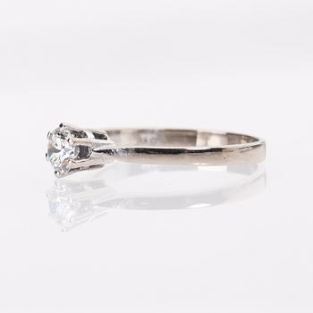 RING, 18K vitguld med briljantslipad diamant, ca 0.47 ct.