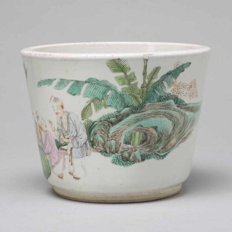 A Chinese famille rose pot, 20th century.