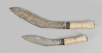 DOLKAR, 2 st, orientaliska, 1900-talets första hälft.