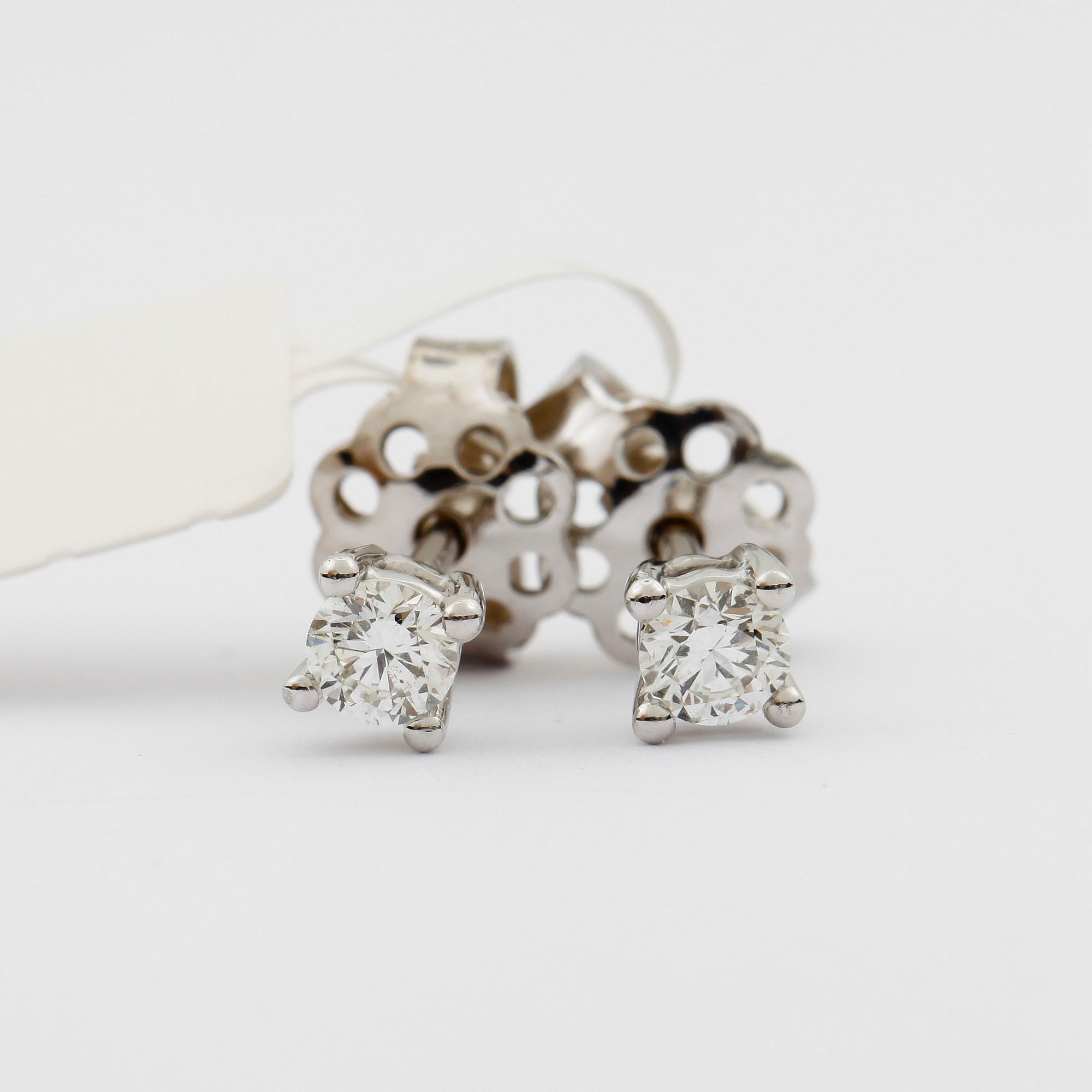 ÖRHÄNGEN, Enstensörhängen, ett par, 18k vitguld med briljantslipade diamanter tot ca0,32ct. Vikt 1,5g.