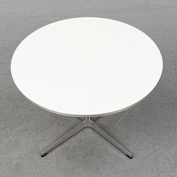 ARNE JACOBSEN, soffbord, för Fritz Hansen, 2000-tal.