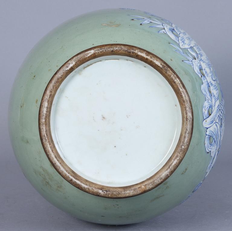 GOLVURNA, porslin, Kina, 1800-tal.