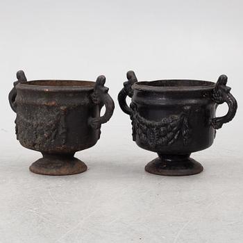Trädgårdsurnor, ett par, barockstil, 1900-tal.