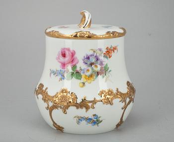 SKÅL MED LOCK, porslin, Meissen, 1900-talets början.