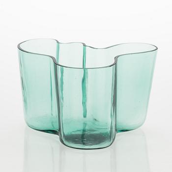 Alvar Aalto, A '9750' vase Karhula Glassworks in production 1937-1949.