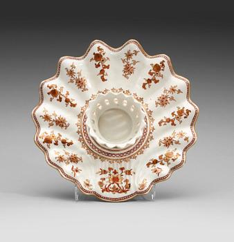 215. A dish with stand, Qing dynasty, Qianalong (1736-95).