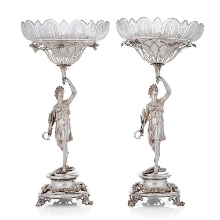 Gustaf Möllenborg, praktskålar, ett par lika, silver, Stockholm 1832. Nyrokoko.