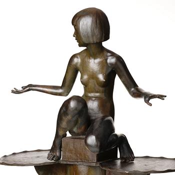 Tore Strindberg, "Flicka med fågelbad" (Girl with birdbath).