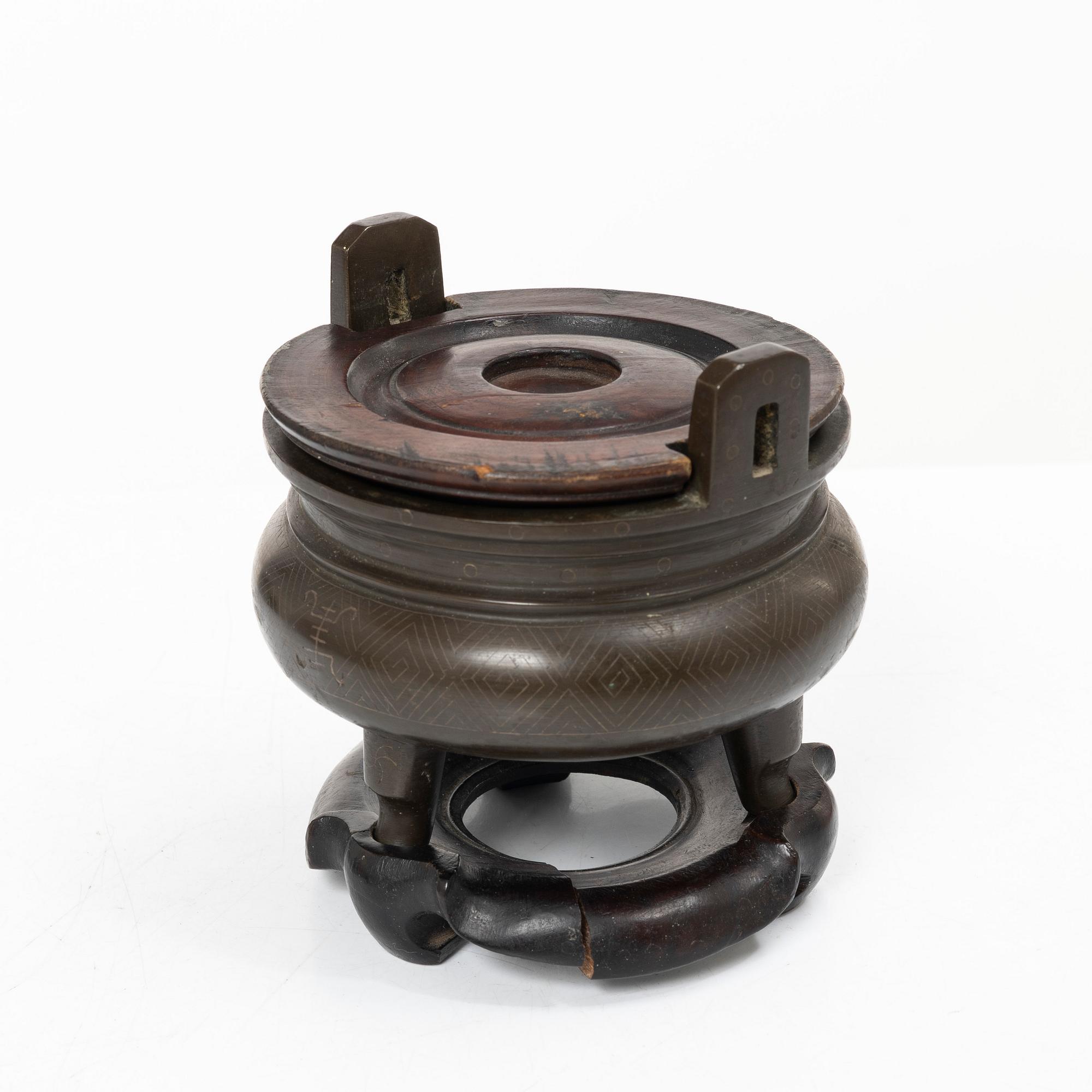 A tripod, Japan, early 20th century.