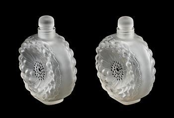 FLAKONGER, ett par, glas, "Dahlia", Lalique.