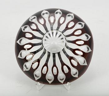 SKÅL PÅ FOT, glas. Ernest Gordon, Kosta, 1900-talets andra hälft.