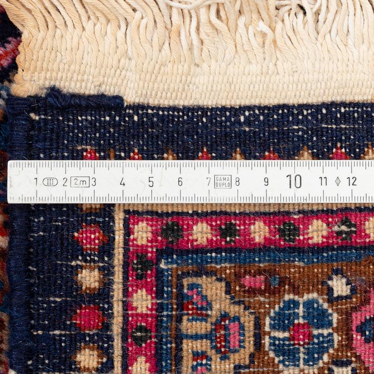 Matta, orientalisk, ca 302 x 210 cm.