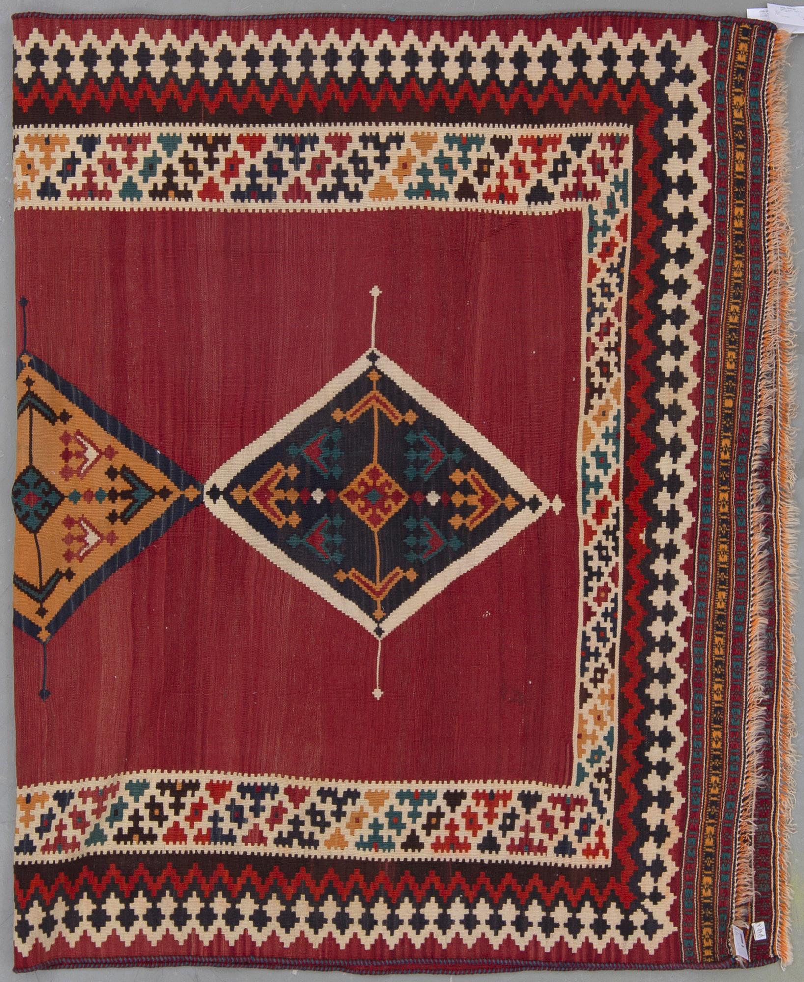 MATTA, Kelim, Shiraz. Ca 235x148 cm.