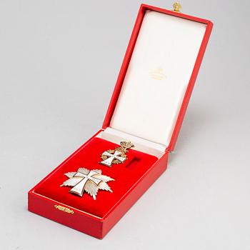 A Commanders Grand Cross set of the Danish Order of the Dannebrog with ribbon.