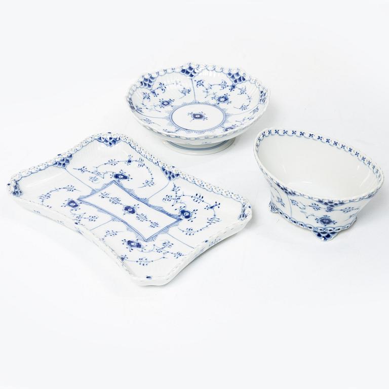Royal Copenhagen, a 31-piece full lace porcelain coffee service, "Blue Fluted", Denmark, 1969-91.