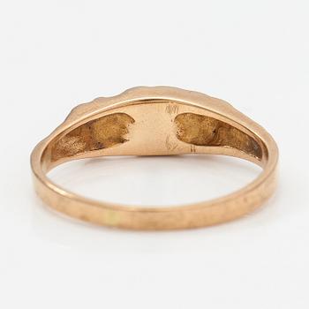 A 14K gold ring "Small word" with a cultured pearl. Lapponia 1978.