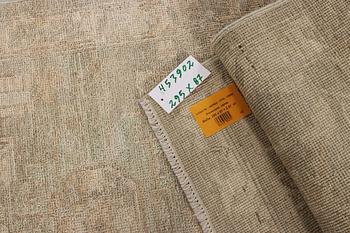 An Ushak runnercarpet, c. 295 x 87 cm.
