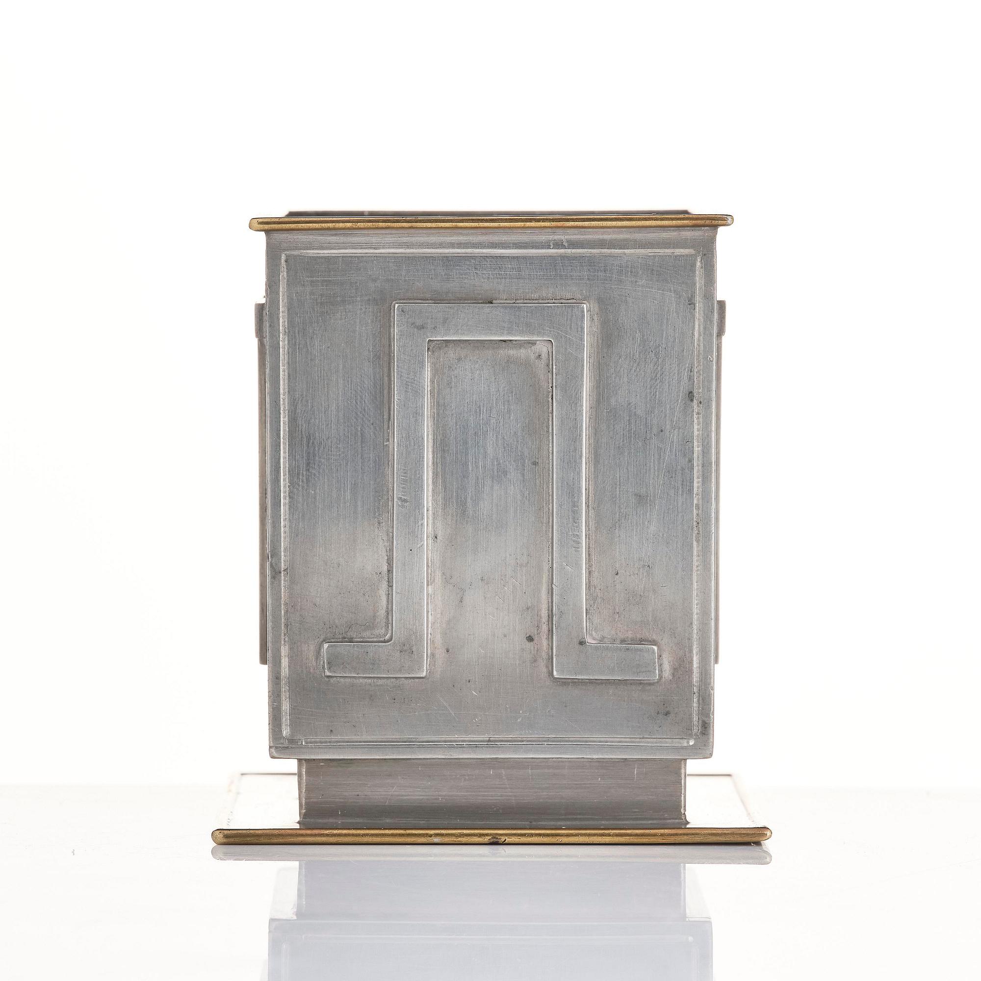 Nils Fougstedt, pennkopp, tenn och mässing, modell A 503, Firma Svenskt Tenn, Stockholm, 1932.