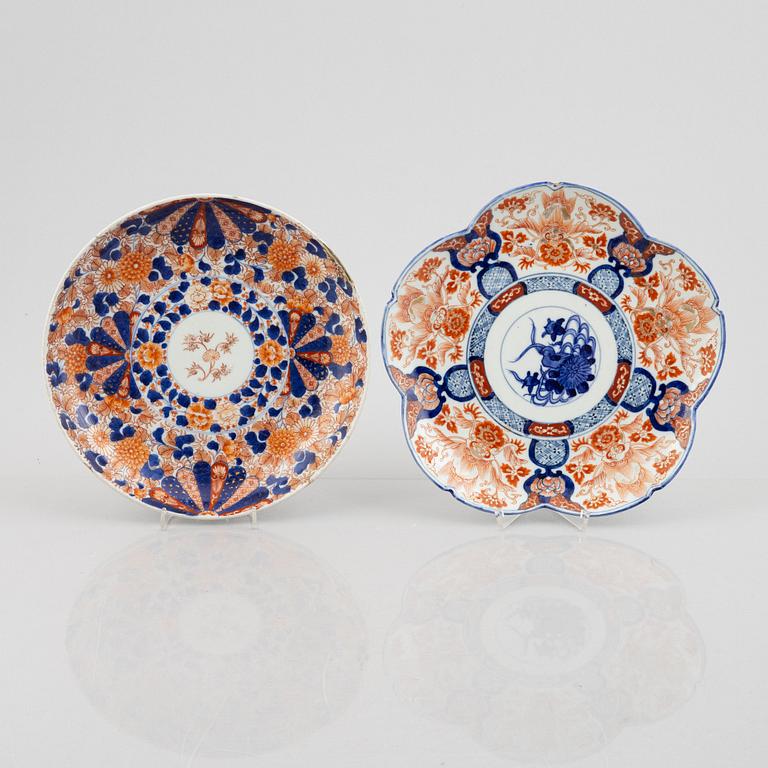 Four Japanese Imari porcelain chargers, Meiji (1862-1912) and early 20th century.
