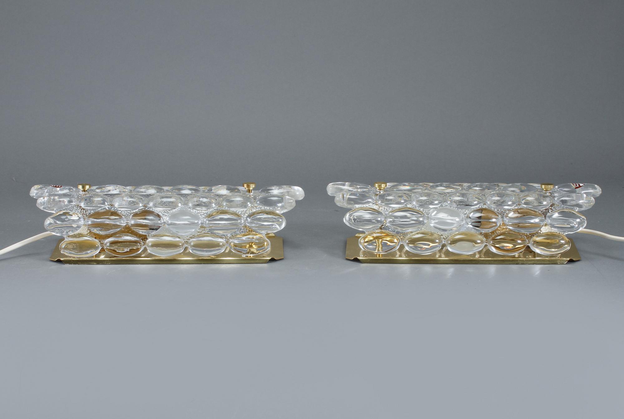 VÄGGLAMPOR, ett par, Carl Fagerlund, Orrefors, 1900-talets andra hälft.