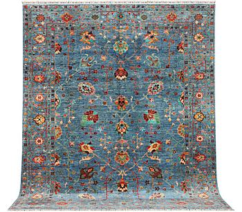 A Khorjin carpet with a Ziegler pattern, c. 307 x 252 cm.