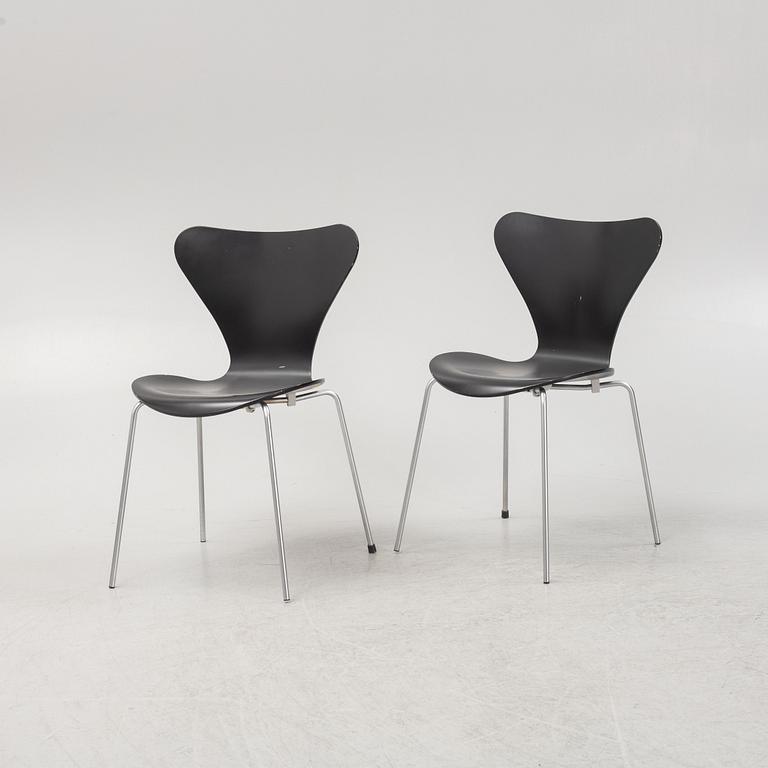 Arne Jacobsen, six 'Series 7' chairs, from Fritz Hansen, Denmark, dated 2003.