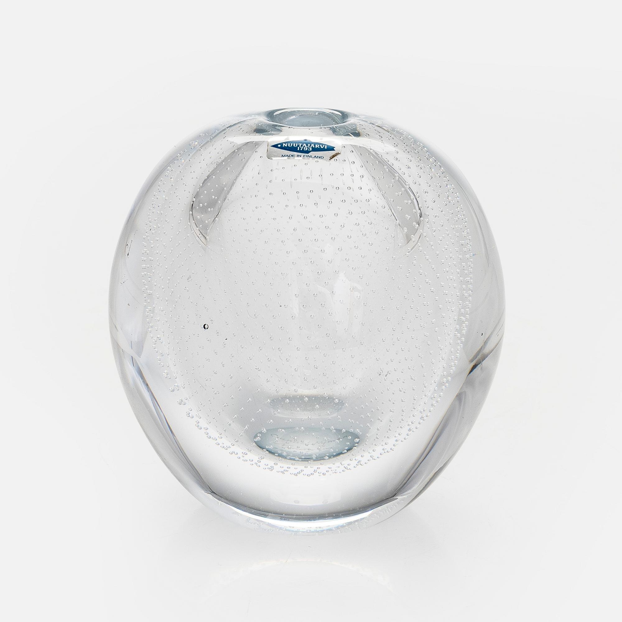 Gunnel Nyman, A glass vase, signed Gunnel Nyman Nuutajärvi 1947/1987.