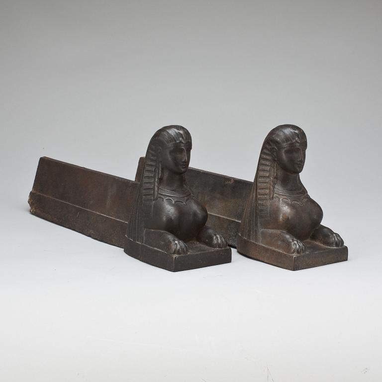 ELDHUNDAR, ett par. Gjutjärn. 1900-tal.