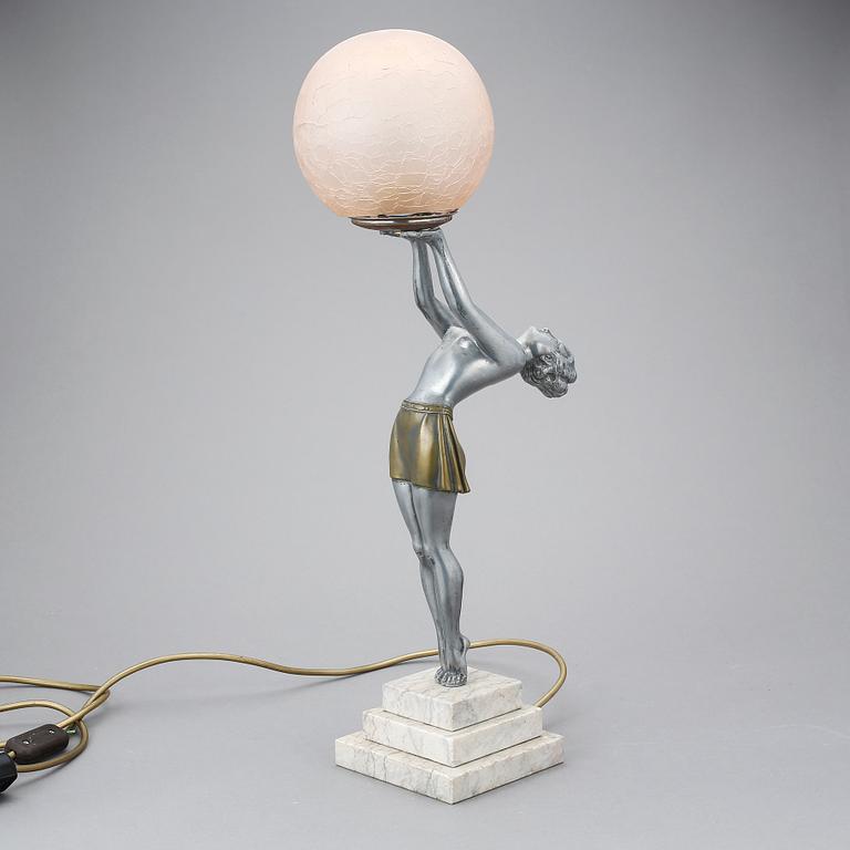 BORDSLAMPA, metall, 1900-talets andra kvartal.
