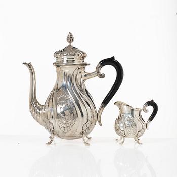 Kaffekanna och gräddkanna, silver, rokokostil, CG Hallberg, 1934.