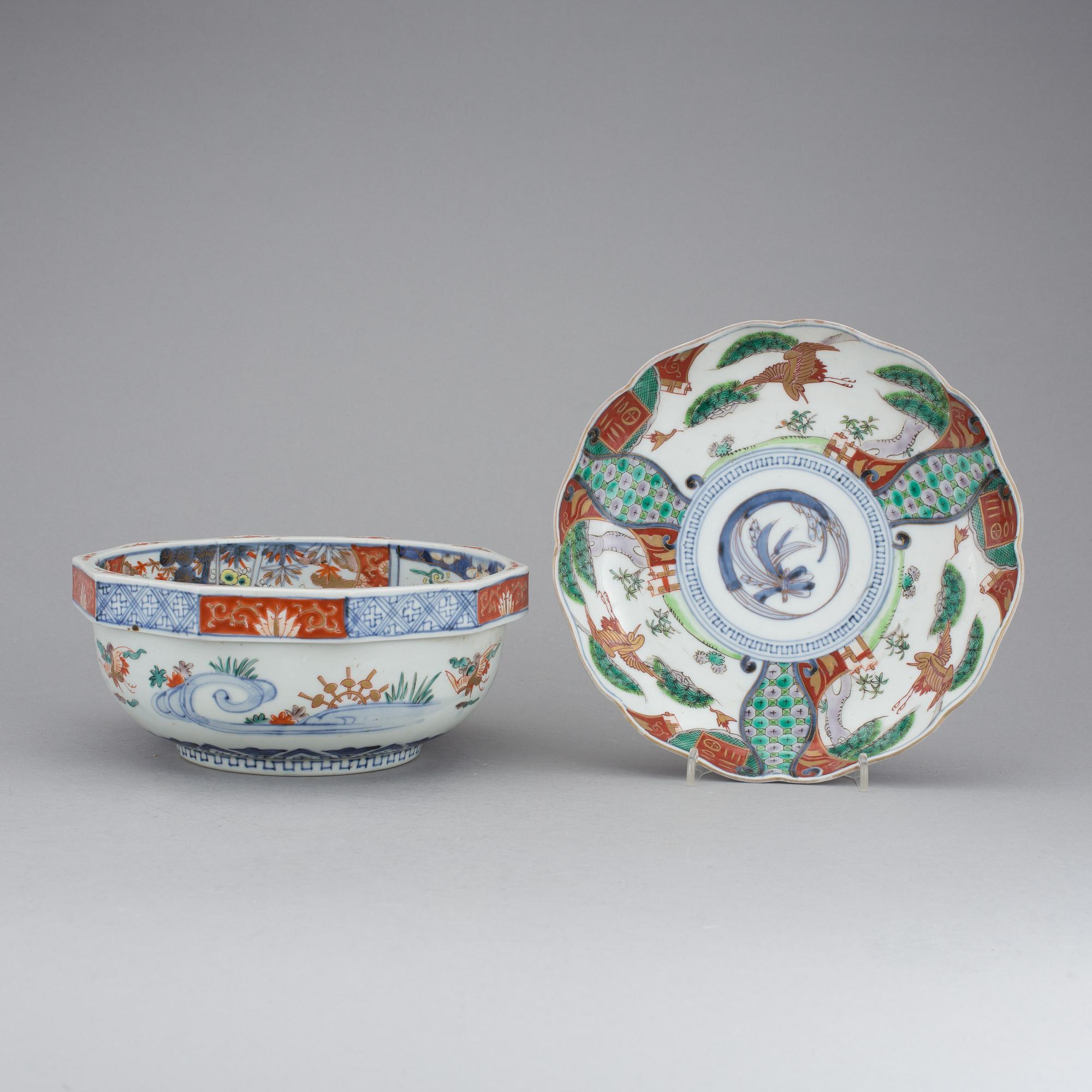 SKÅL OCH FAT, porslin, Japan, 1800-tal.