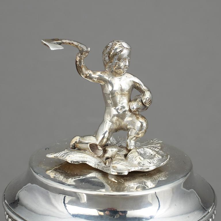 KAFFEKANNA, silver, Erik Lemon, Uppsala, 1782. Vikt ca 641g.