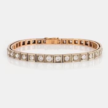 1040. A 14K gold bracelet set with old-cut diamonds.