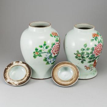 A pair of Chinese famille rose vases with covers, 20th century.